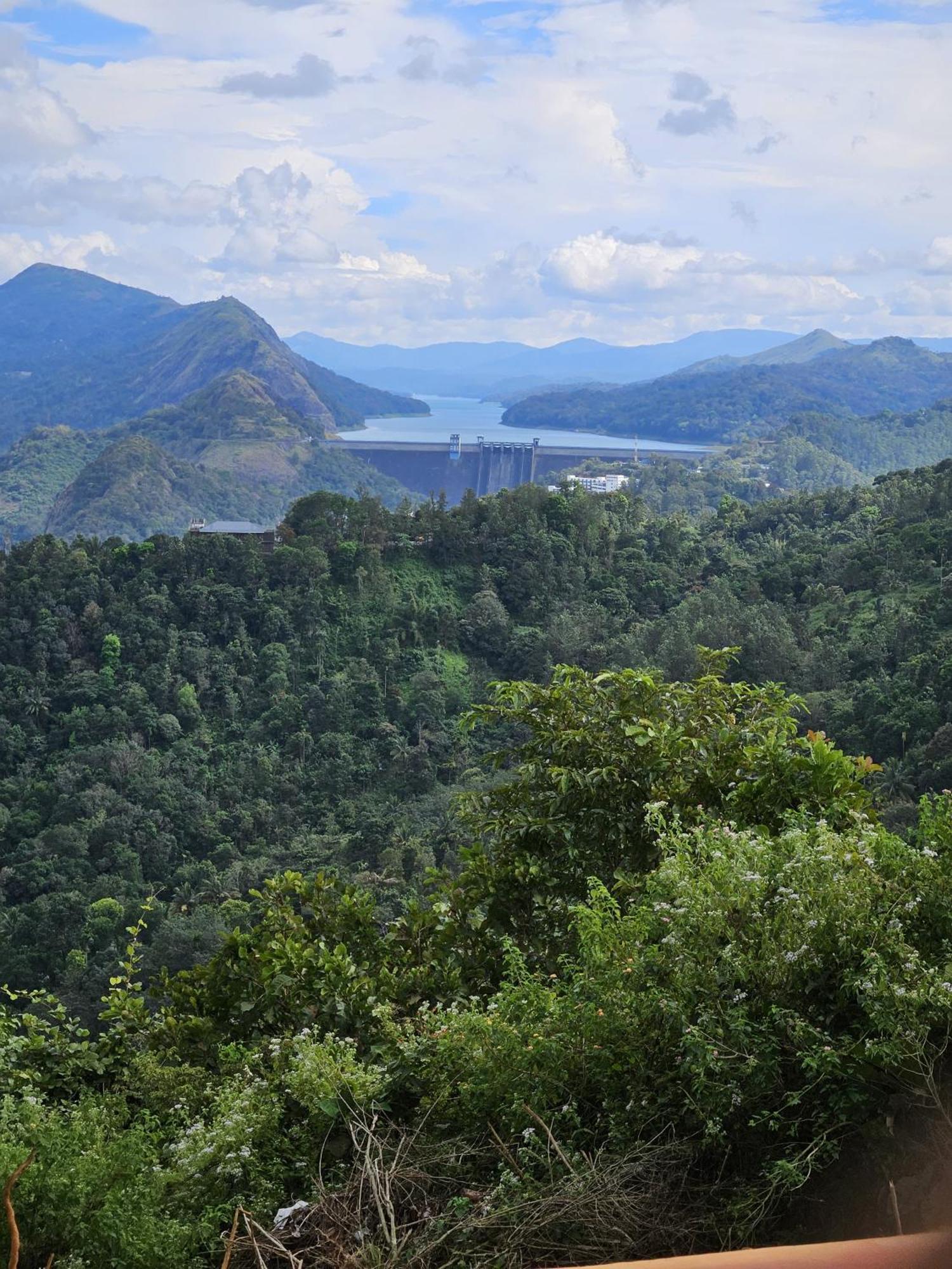 Idukki Dam View Resort Luaran gambar